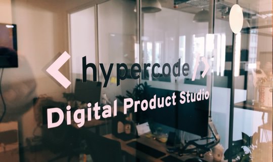 Hypercode Logo am Office | Hypercode, Digital Product Studio, Köln